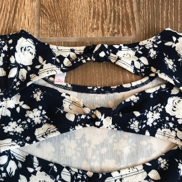 ⭐️ 2/$20 Navy Floral Xhilaration Dress M - Picture 6 of 6
